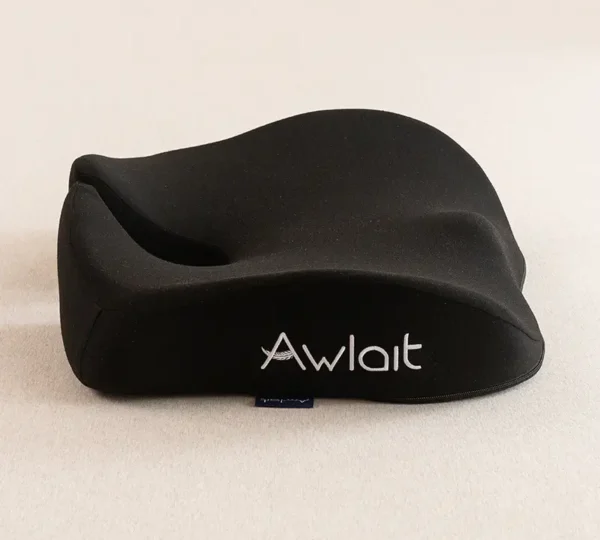 وسادة طبية للعصعص بتصميم مفرغ لدعم العمود الفقري وتقليل ضغط العصعص أثناء الجلوس الطويل