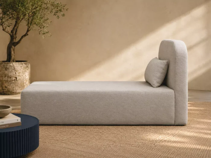 Armless foam seat